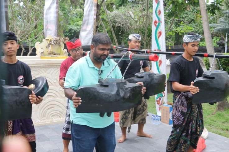 Tourists join locals in a lively open rehearsal of the Okokan and Tektekan cultural performance at Tanah Lot.