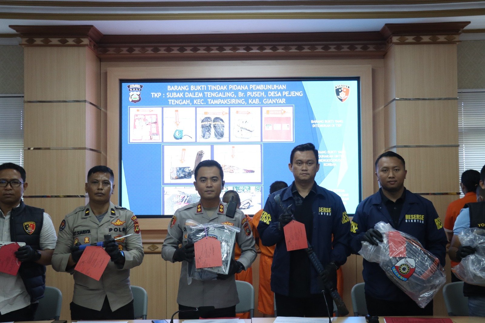 Police officers present evidence related to the murder case during a press conference at Gianyar Police Headquarters.