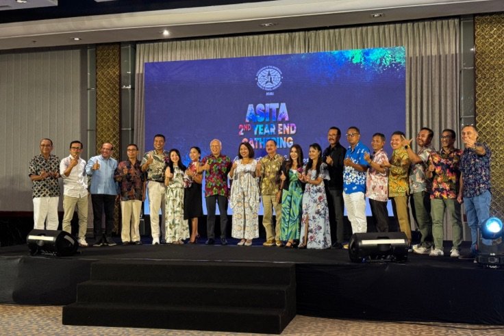 Group photo with Bali tourism stakeholders at the 2nd Year End Gathering of ASITA Bali.