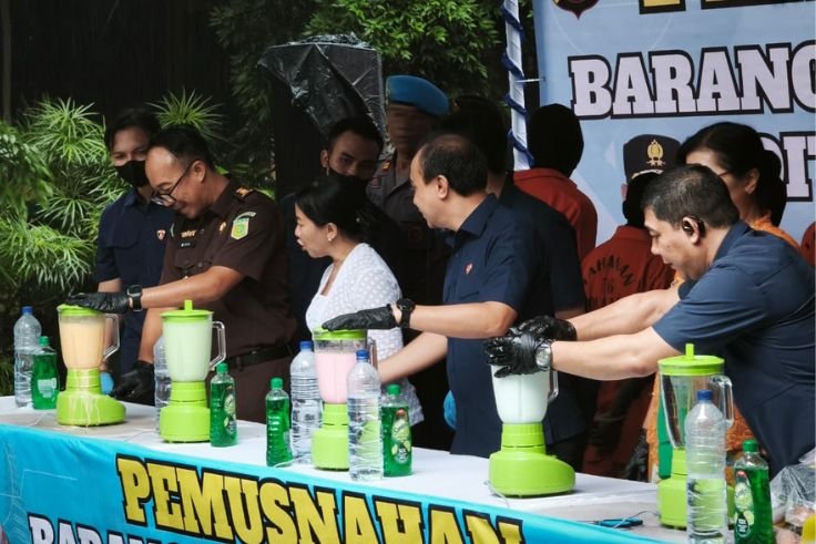 The destruction of narcotics evidence worth more than IDR 4 billion.