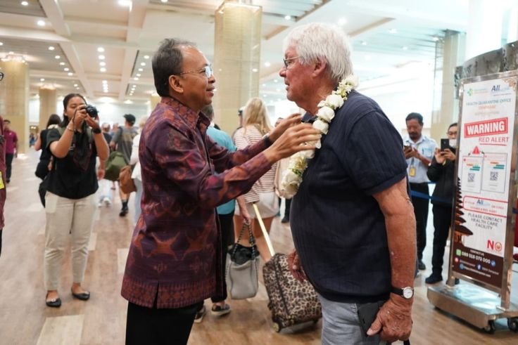 Bali Governor Inspects Ngurah Rai Airport, Dismisses Claims of Declining Tourist Arrivals.