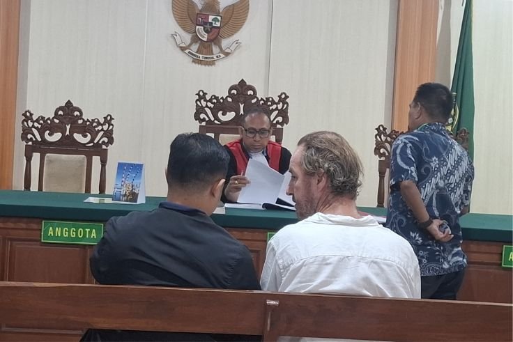 Andrew attends a minor offense trial at the Denpasar District Court, Tuesday (January 28, 2026).