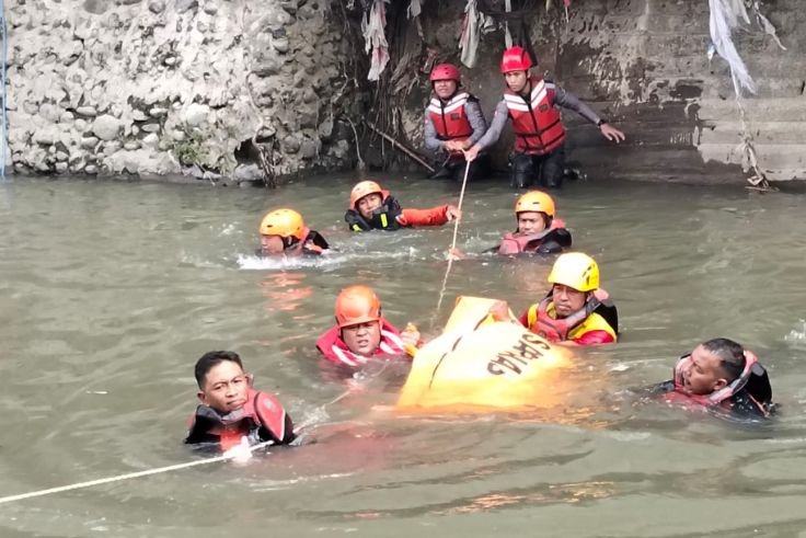 SAR Team Recovers Body of Man Trapped in Culvert in Badung River.