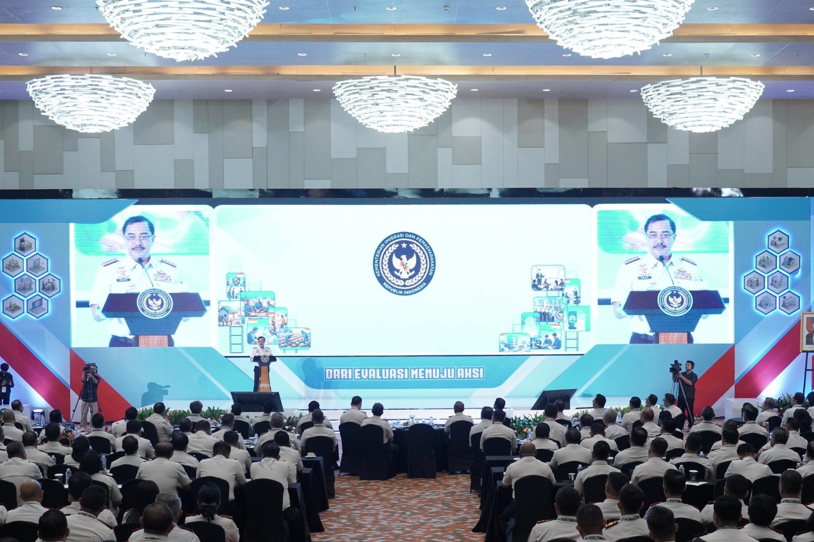 The Minister of Immigration and Corrections (Imipas), Agus Andrianto, delivers a speech at the 2026 Coordination Meeting of the Ministry of Immigration and Corrections (Kemenimipas) in Jakarta on Wednesday, September 23, 2026.