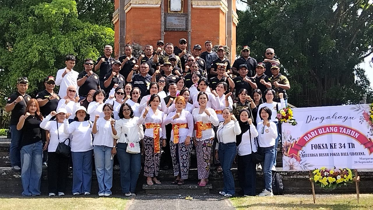 FOKSA Bali members pose for a group photo during the 34th Anniversary celebration at Taman Pujaan Bangsa (TPB) Margarana, Tabanan, on Sunday (September 20, 2026).