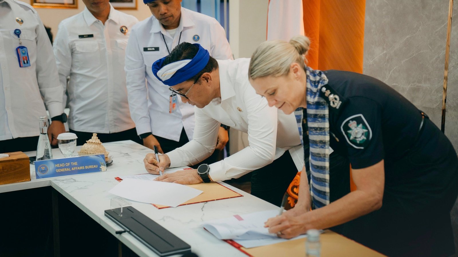 BNN Chief Commissioner General Suyudi Ario Seto and AFP Commissioner Krissy Barret sign the extension of the Memorandum of Understanding (MoU) in Bali on Tuesday (Sept. 22, 2026).